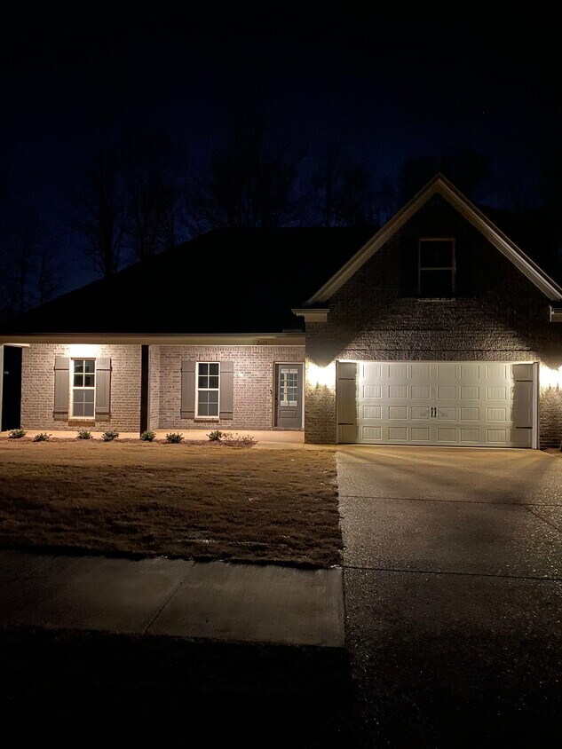 Building Photo - 2600 Washington Woods Rd