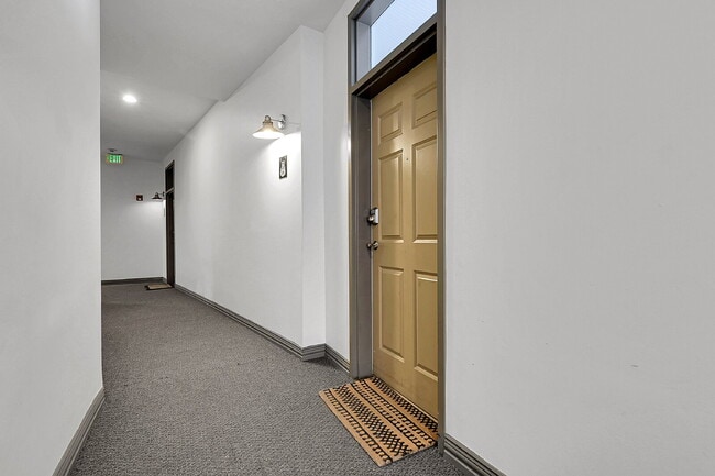 Building Photo - $1,880 - 1 Bed, 1 Bath Condo in Denver in ...