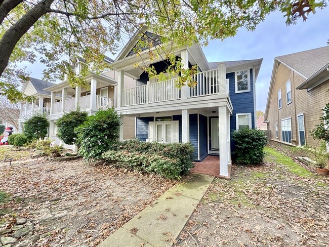 Building Photo - 1359 Island Pl E