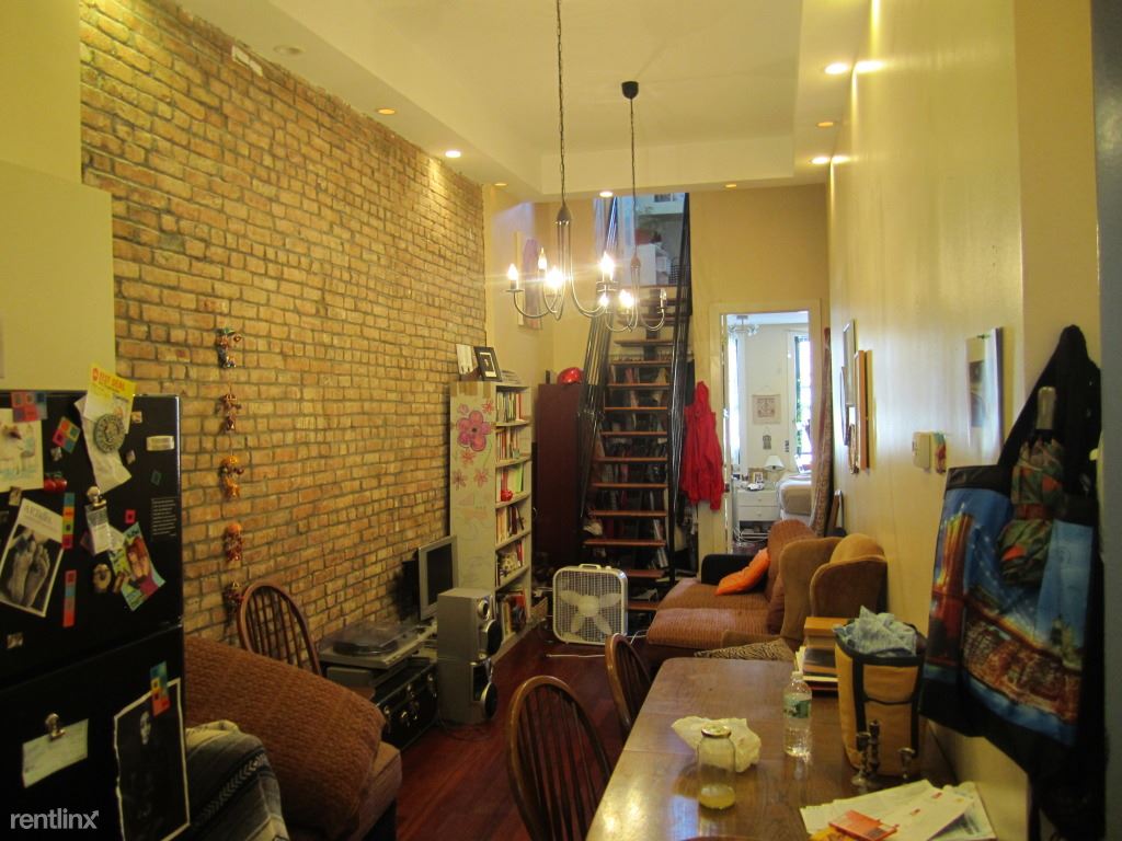 Primary Photo - 187 Stockholm St