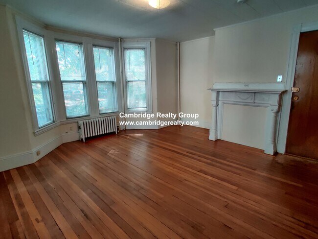 Building Photo - 381 Harvard St