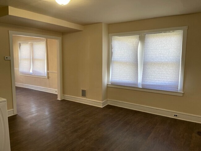 Foto del edificio - Spacious 3 Bedroom Available Now