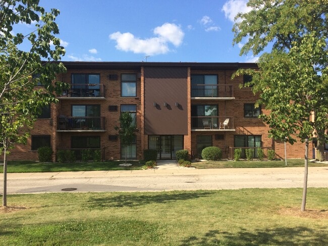 Building Photo - 8454 W Catalpa Ave