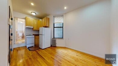 Building Photo - 214 E 10th St