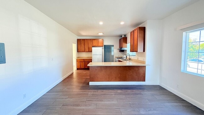Building Photo - 496 Meek Ave