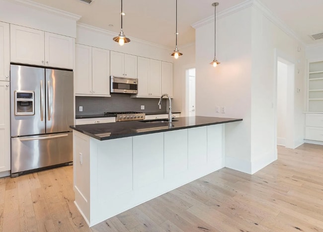 Building Photo - 745 Boston Post Road