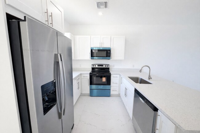 Building Photo - 1125-1127 Homer Ave S