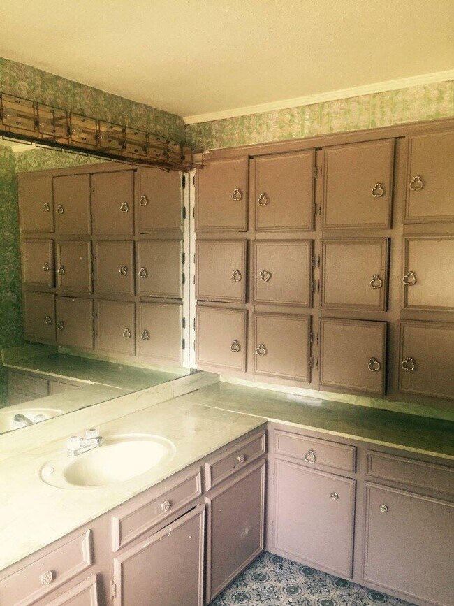 Building Photo - 3612 Livingston Road, Unit G