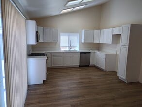 Building Photo - 43852 Glenraven Rd