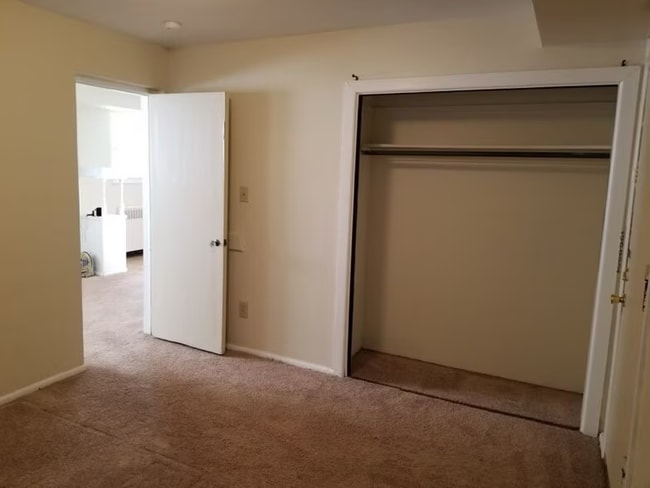 Building Photo - 807 W Madison St