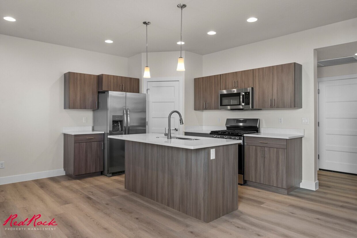 Foto principal - NEW 3 Bedroom Townhome in Washington!