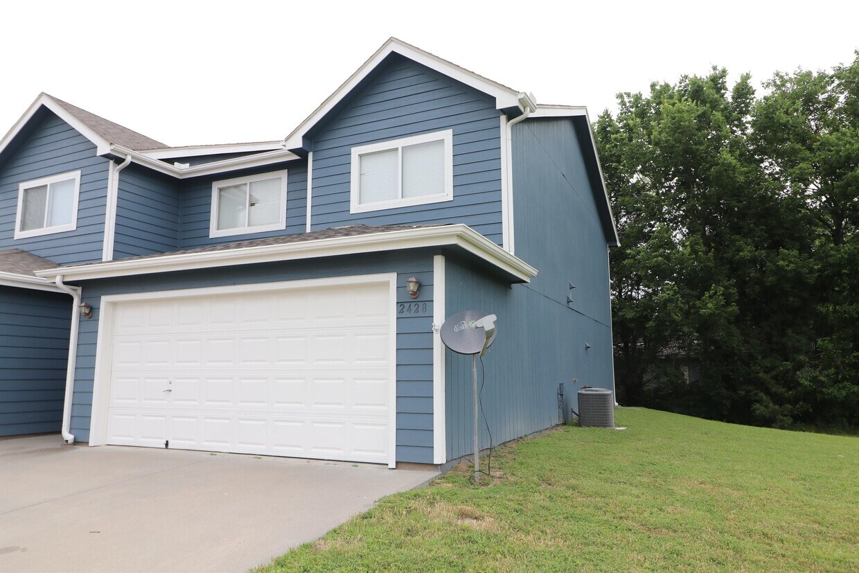 Foto principal - 2428 Deerfield Blvd