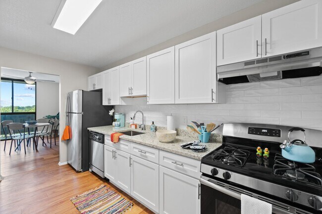 Foto del edificio - Westchester Tower Apartments