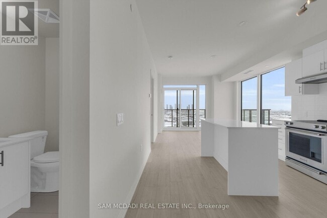 Building Photo - 27 Korda Gate