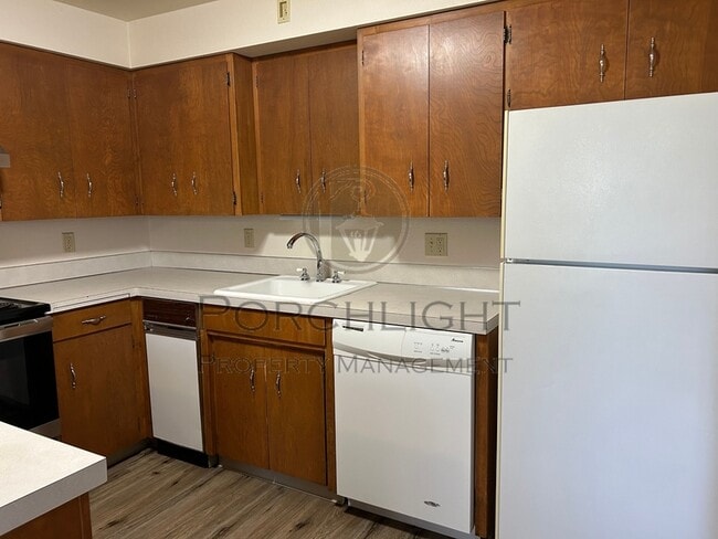 Building Photo - 405 La Villa Dr
