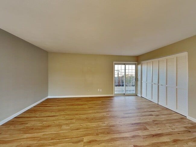 Building Photo - 233 Driftwood Dr