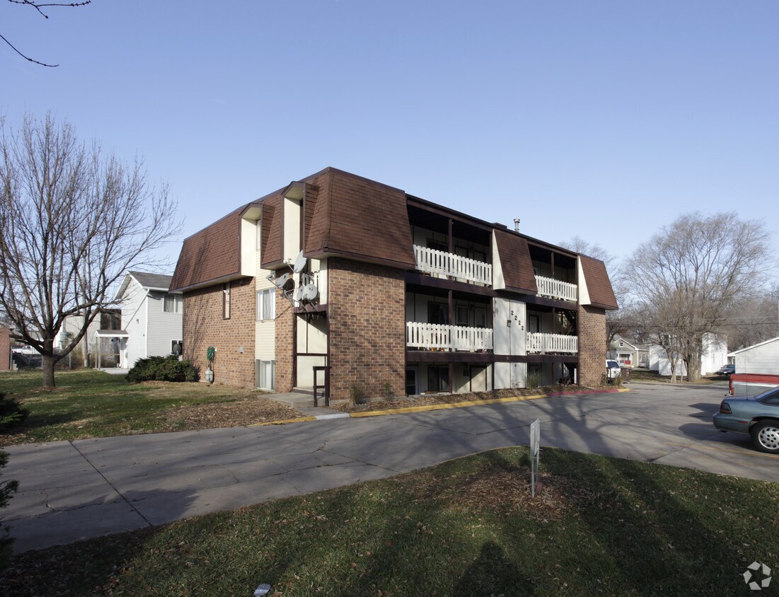 2222 Orchard St, Lincoln, NE 68503 Apartments in Lincoln, NE