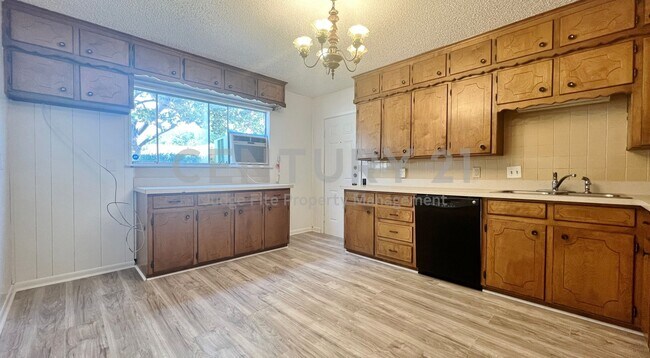 Foto del edificio - 5429 Farnsworth Ave