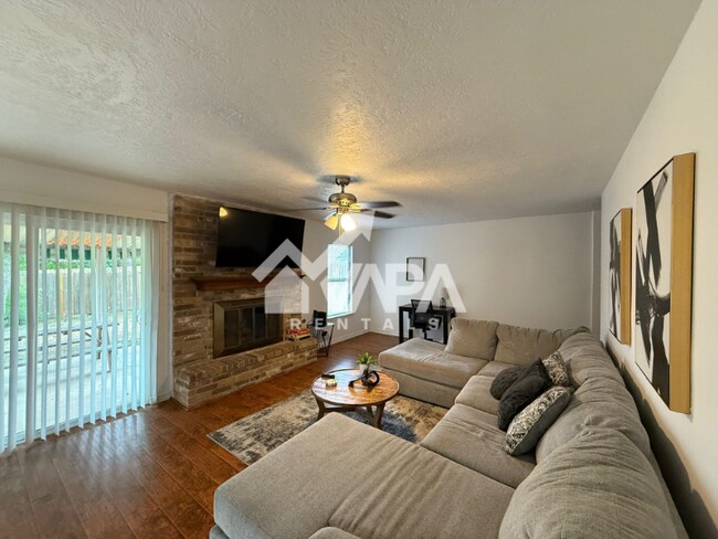 Foto del edificio - 4702 Sunny Grove