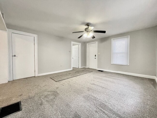 Building Photo - 1011-1013 Quarry Ave NW