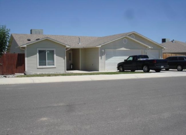 Building Photo - 2656-B 1/2 B 1/2 Rd
