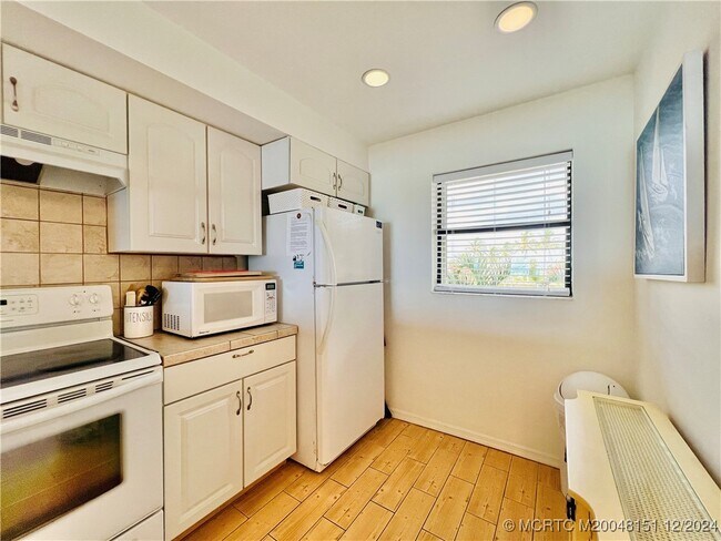 Building Photo - 9400 S Ocean Dr