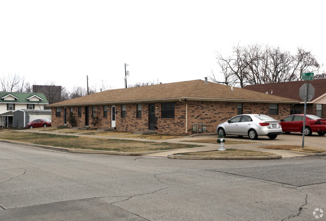 Building Photo - 431 S Chickasaw Ave