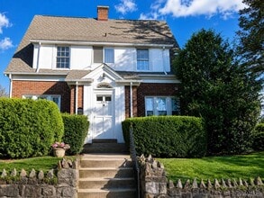 Building Photo - 1305 Park Ave