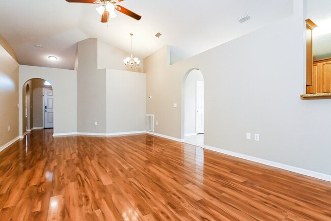 Foto del edificio - 8212 Settles Crk Lp