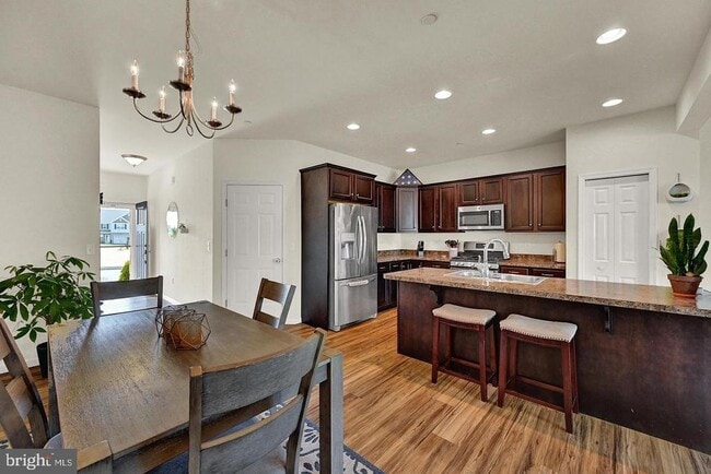 Building Photo - 1728 Fairbank Ln