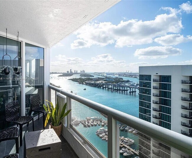 Foto del edificio - North Bayshore Drive, Miami, FL 33132 - 3 BR 2.5 BA condo