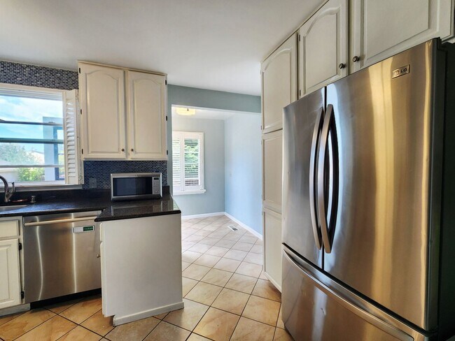 Building Photo - Two bed house in San Mateo