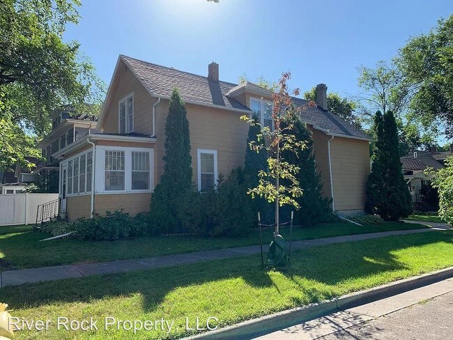 Foto del edificio - 822 10th Ave N