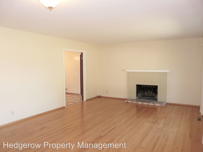 Building Photo - 3 br, 3 bath House - 2534 Oakwood Court
