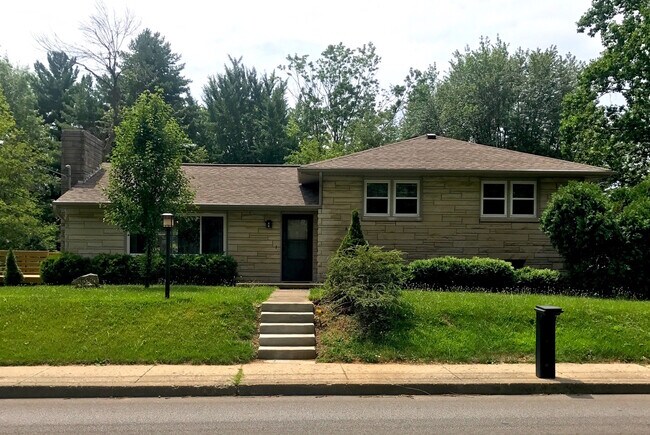 Building Photo - Beautiful 3 bed, 2 bath home