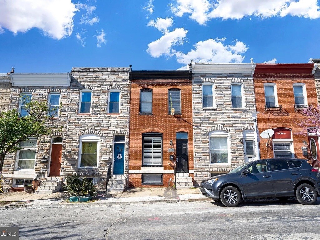 Primary Photo - 3230 E Lombard St
