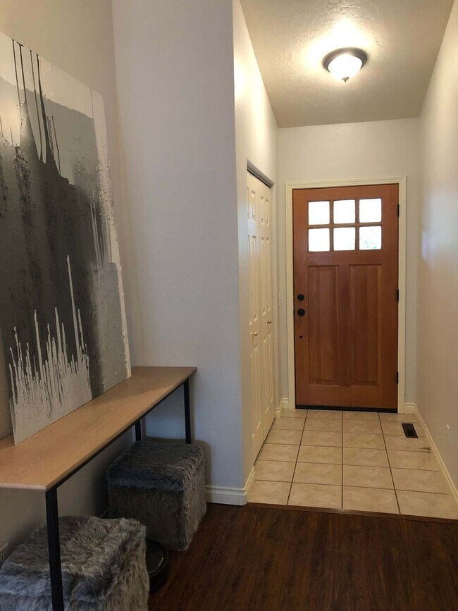 Foto del edificio - Ranch style home close to river & trails, ...