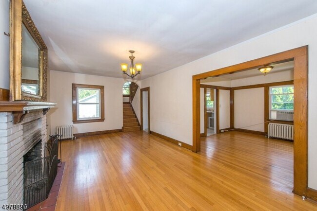 Building Photo - 88 Elm St