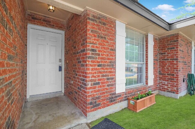 Foto del edificio - "Charming 1297 sq ft Open Space in San Ant...