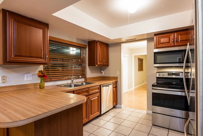 Building Photo - 923 SE 19th St