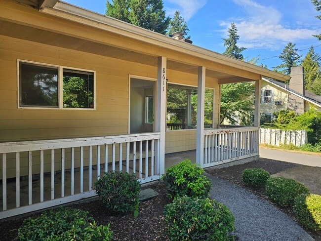 Foto del edificio - CLOSE IN SW PORTLAND RANCH 3/2 + 2 CAR GAR...