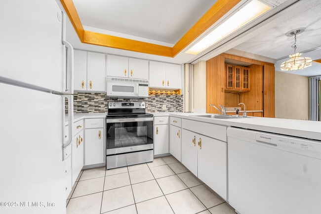 Building Photo - 2930 Ravines Rd