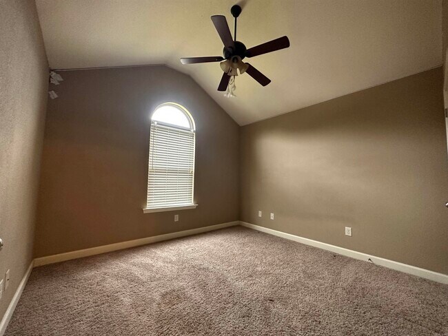 Building Photo - 2121 Airborn Dr