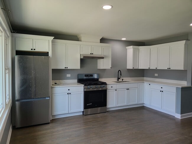Building Photo - 256 N Slusser St
