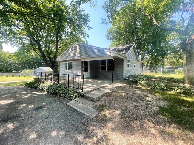 Building Photo - 1008 Wallis Ave