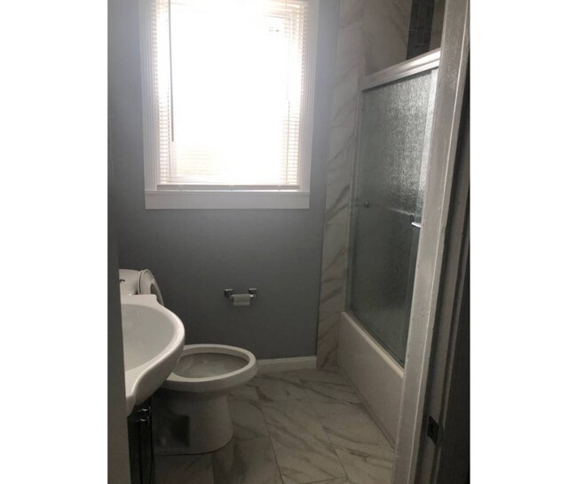 Building Photo - 3445 Juneway-7 Available $500 7