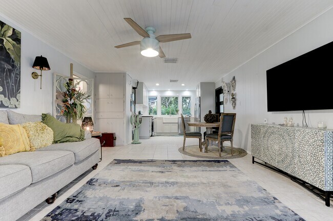 Building Photo - 4449 Shady Lake Dr