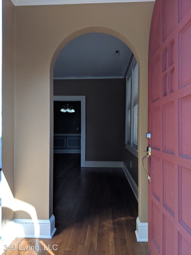 Building Photo - 3 br, 1 bath House - 233 Lawton Avenue