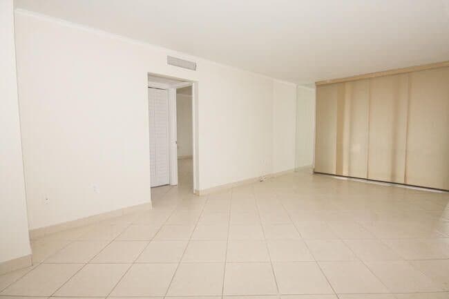 Foto del edificio - 301 Croton Ave
