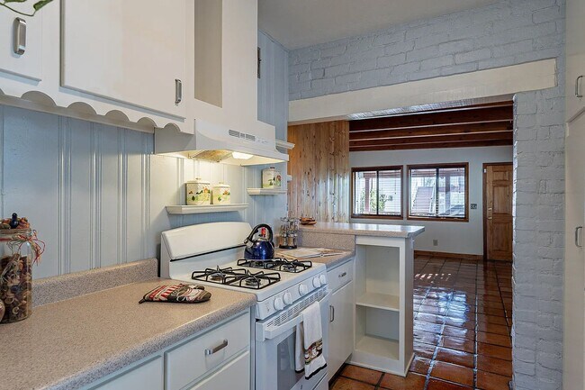 Building Photo - 3 Bed 2 bath home PERFECT for U of A Students, Faculty and Staff!
